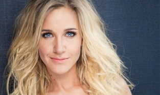 Юлия Ковальчук предстала в неожиданном для нее стиле «женщина-вамп»